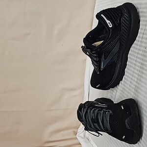 Brooks Women's Black Running Shoes